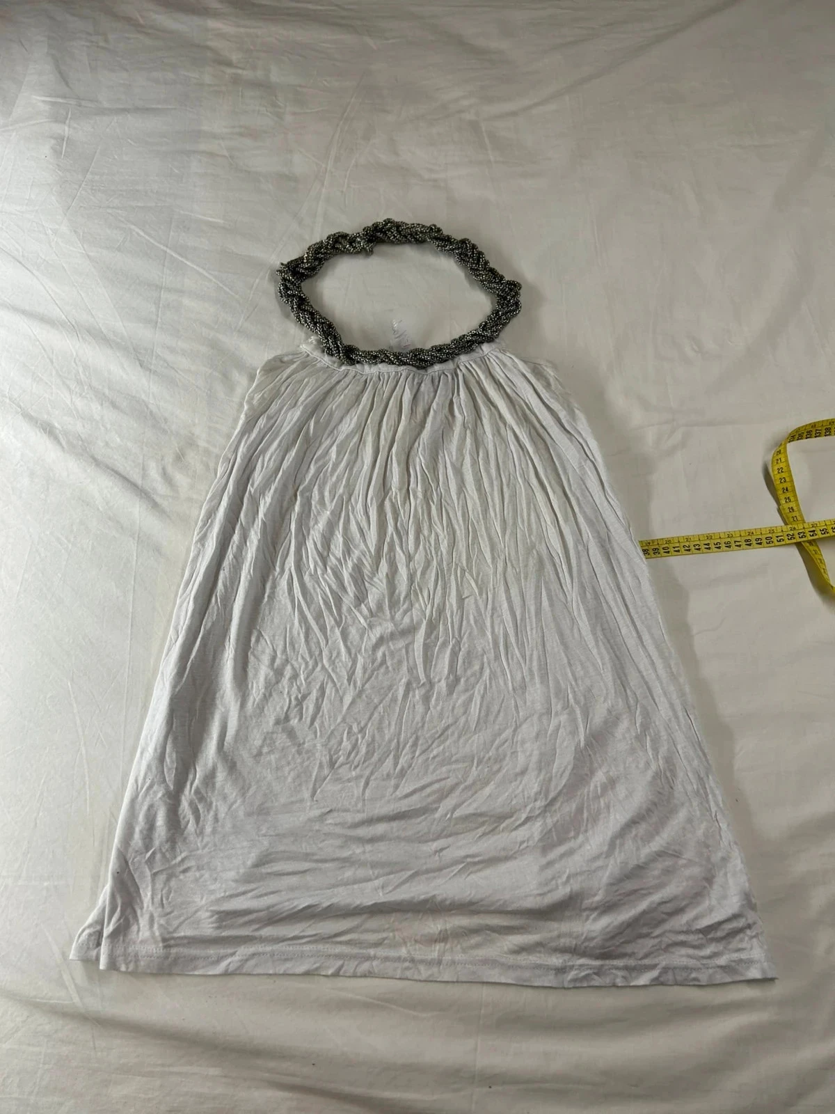 Robe blanche à accessoires argenté en viscose